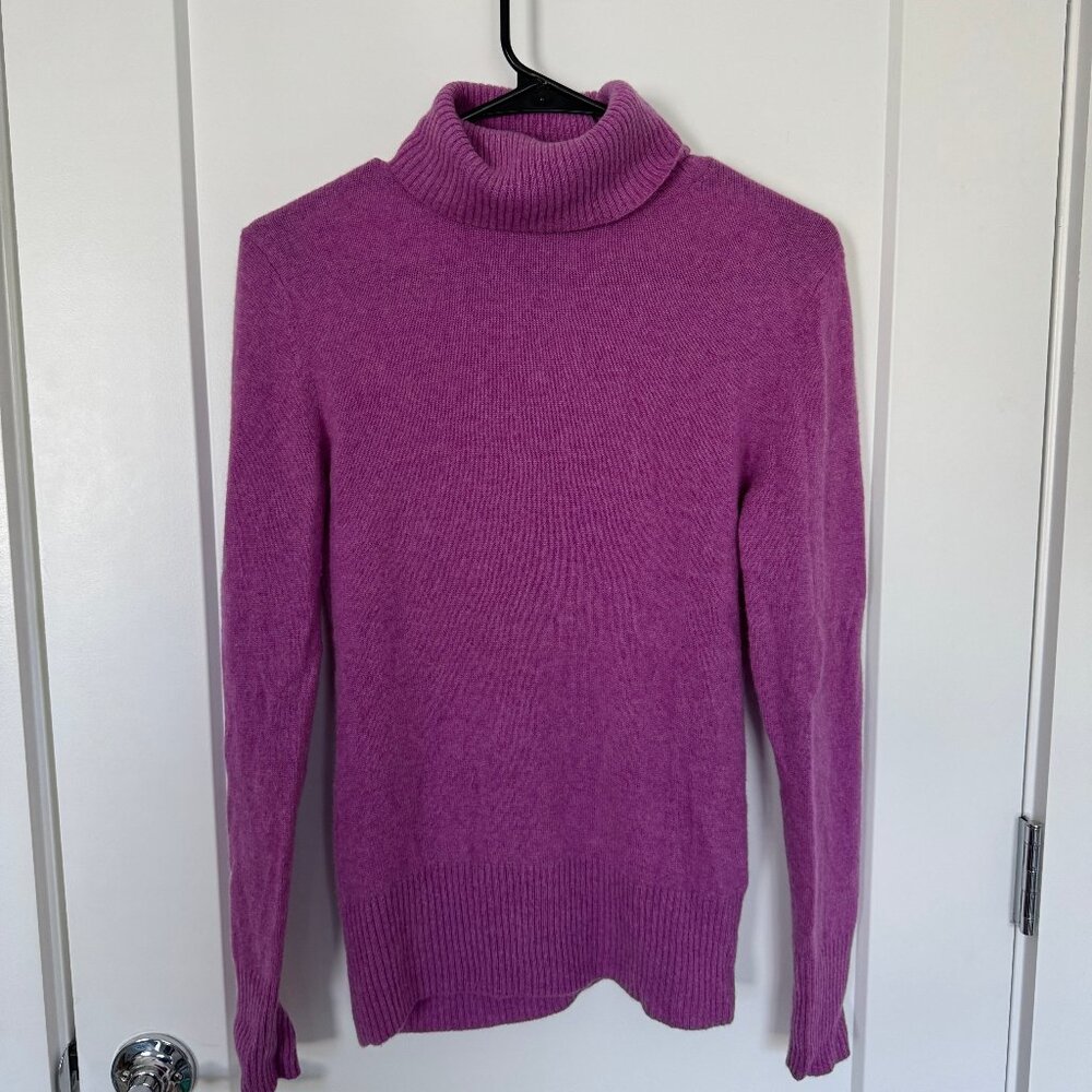 purple turtleneck 100% cashmere sweater | size small
